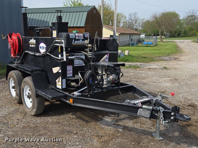 image for item EN3653 2018 LeeBoy 500 Tack Tank asphalt distributor trailer