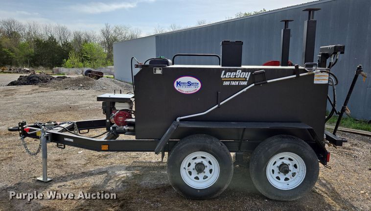 image for item EN3653 2018 LeeBoy 500 Tack Tank asphalt distributor trailer