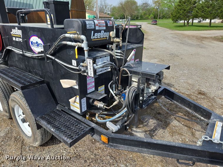 image for item EN3653 2018 LeeBoy 500 Tack Tank asphalt distributor trailer