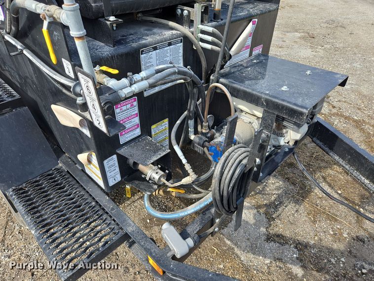 image for item EN3653 2018 LeeBoy 500 Tack Tank asphalt distributor trailer