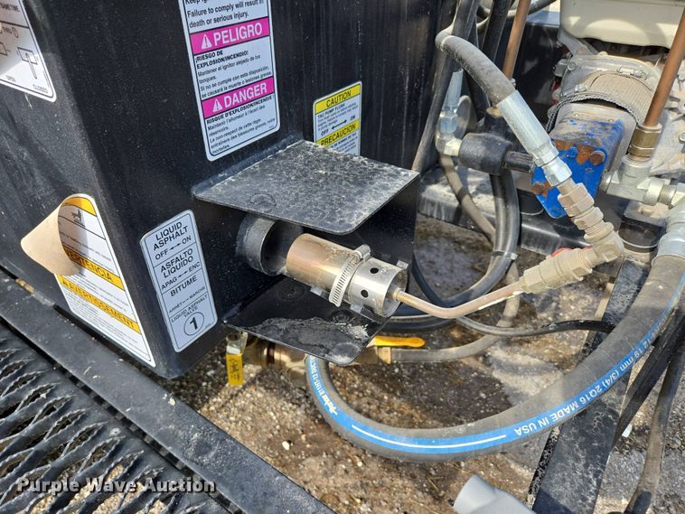 image for item EN3653 2018 LeeBoy 500 Tack Tank asphalt distributor trailer