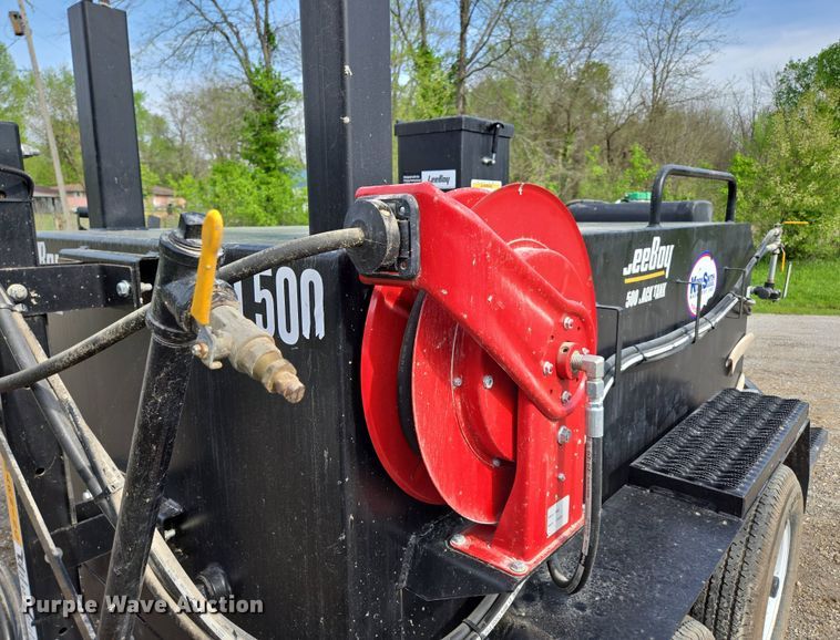 image for item EN3653 2018 LeeBoy 500 Tack Tank asphalt distributor trailer