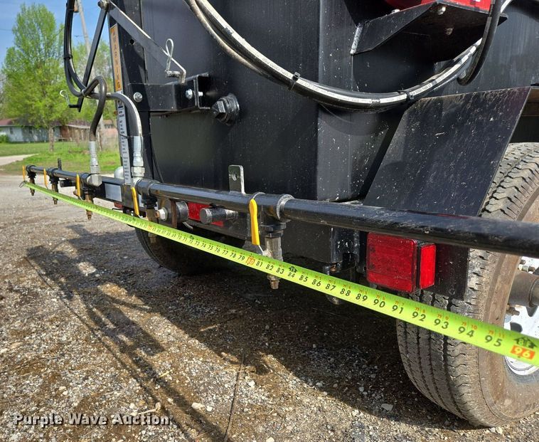 image for item EN3653 2018 LeeBoy 500 Tack Tank asphalt distributor trailer