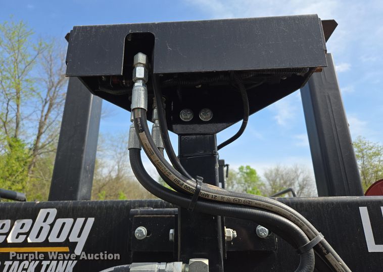 image for item EN3653 2018 LeeBoy 500 Tack Tank asphalt distributor trailer