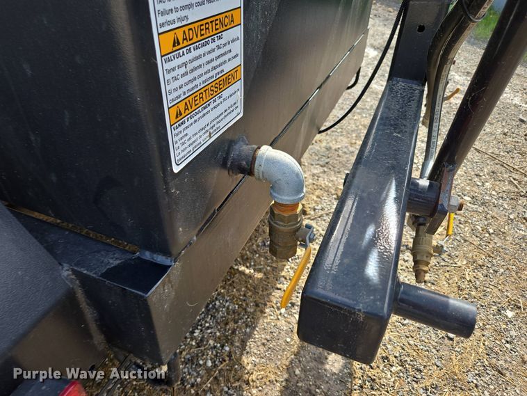 image for item EN3653 2018 LeeBoy 500 Tack Tank asphalt distributor trailer