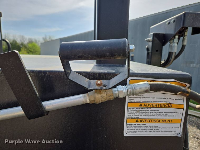 image for item EN3653 2018 LeeBoy 500 Tack Tank asphalt distributor trailer