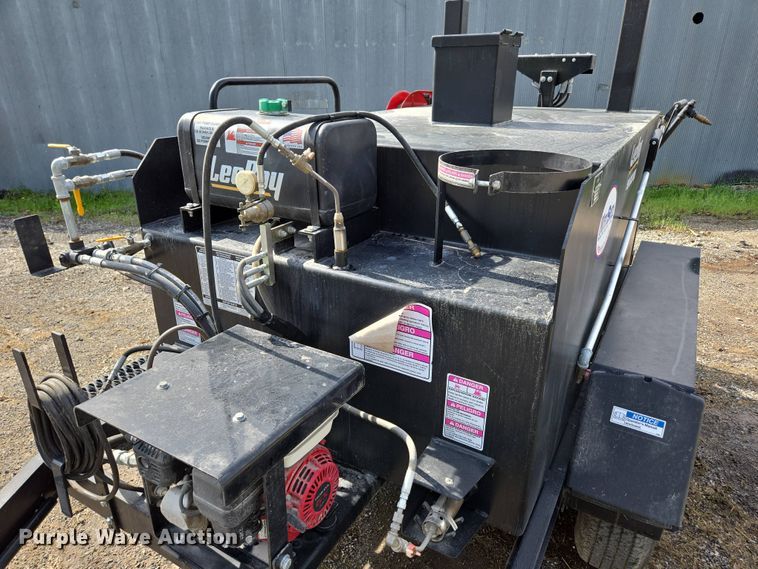 image for item EN3653 2018 LeeBoy 500 Tack Tank asphalt distributor trailer