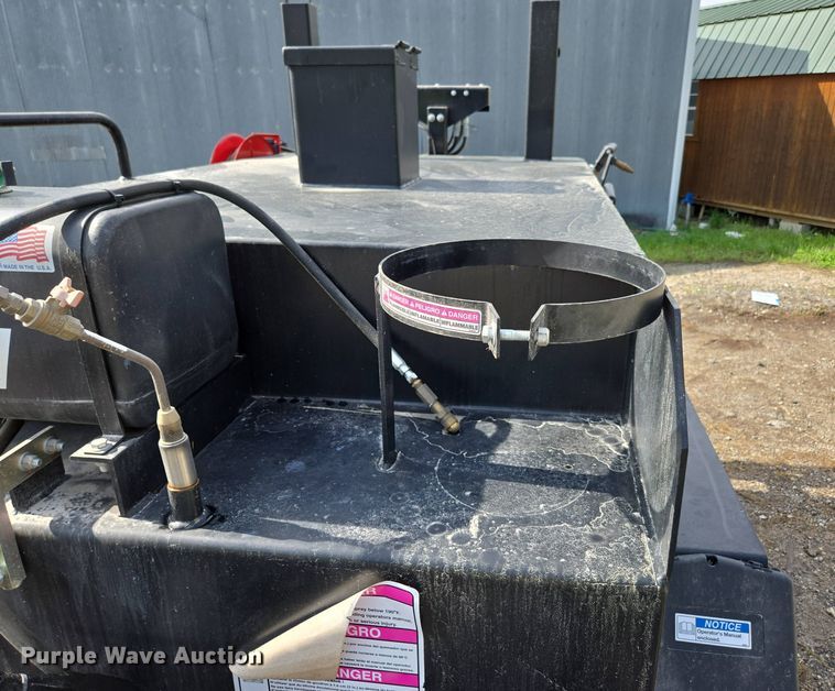 image for item EN3653 2018 LeeBoy 500 Tack Tank asphalt distributor trailer