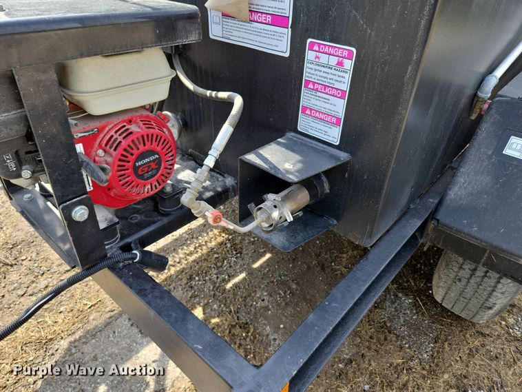 image for item EN3653 2018 LeeBoy 500 Tack Tank asphalt distributor trailer