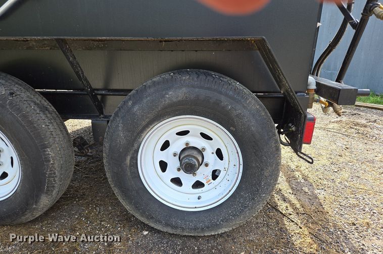 image for item EN3653 2018 LeeBoy 500 Tack Tank asphalt distributor trailer