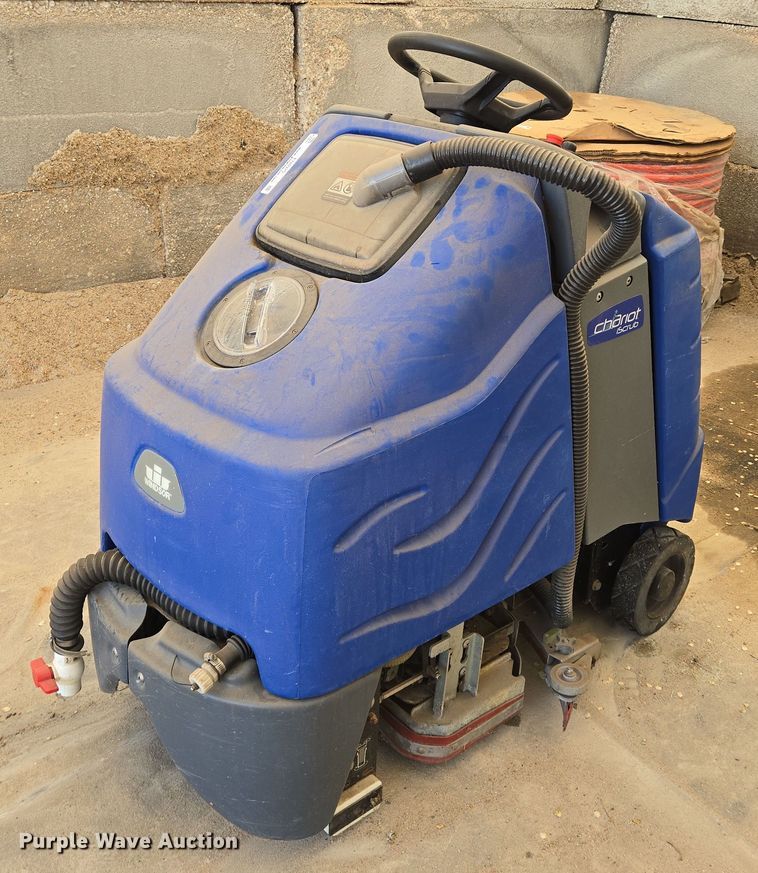 image for item EN8925 Chariot  IScrub  floor scrubber 