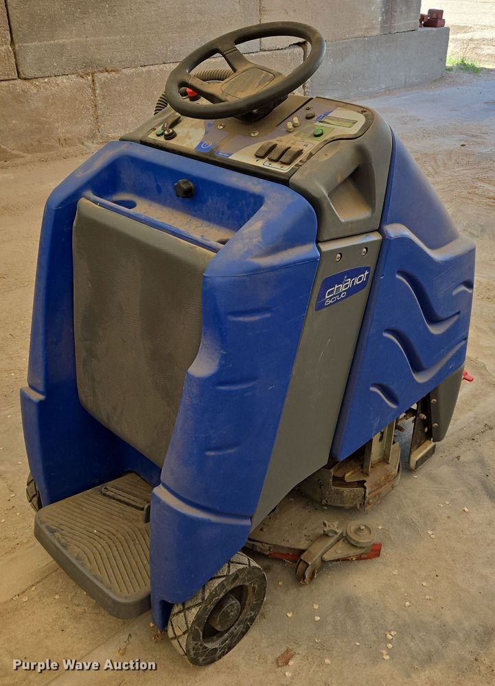 image for item EN8925 Chariot  IScrub  floor scrubber 