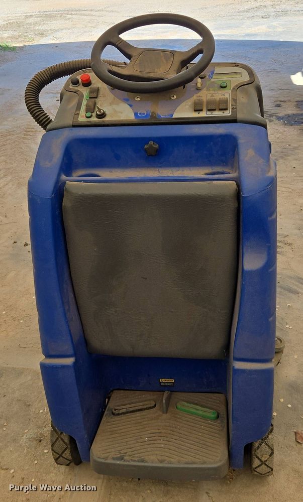 image for item EN8925 Chariot  IScrub  floor scrubber 