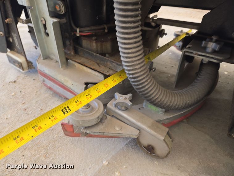 image for item EN8925 Chariot  IScrub  floor scrubber 