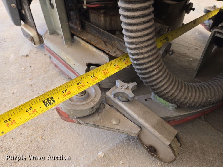 image for item EN8925 Chariot  IScrub  floor scrubber 