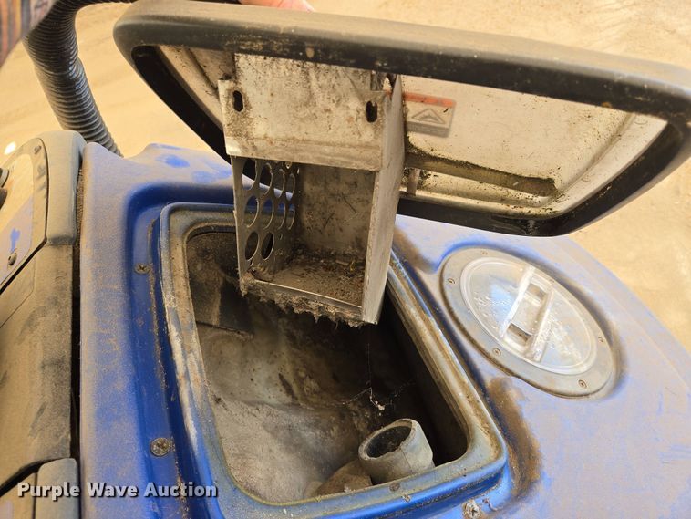 image for item EN8925 Chariot  IScrub  floor scrubber 