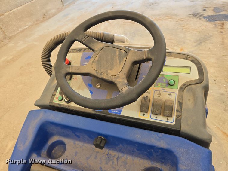 image for item EN8925 Chariot  IScrub  floor scrubber 