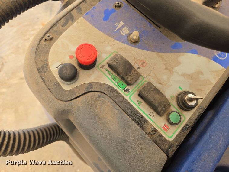 image for item EN8925 Chariot  IScrub  floor scrubber 