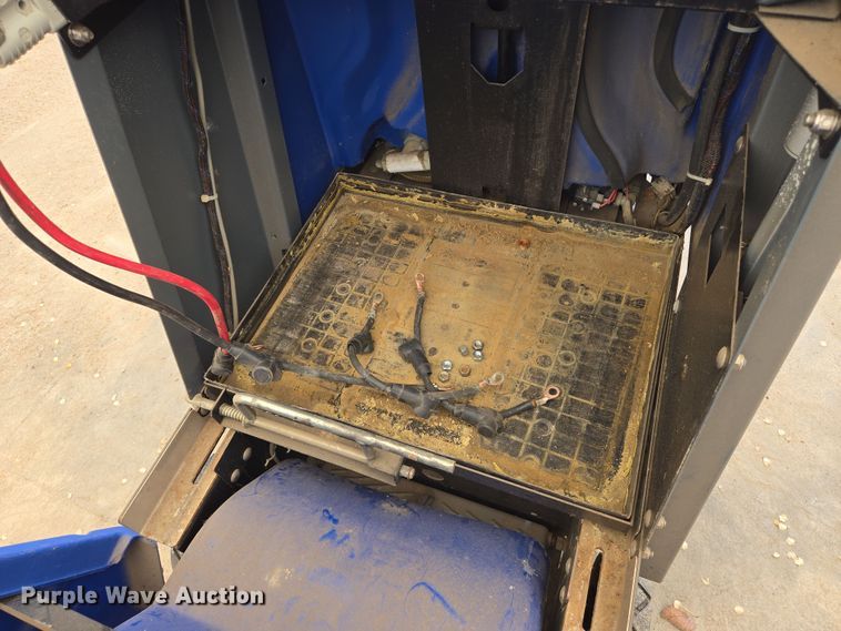 image for item EN8925 Chariot  IScrub  floor scrubber 