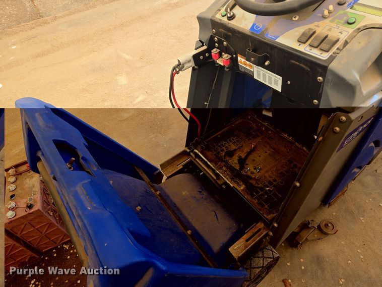 image for item EN8925 Chariot  IScrub  floor scrubber 