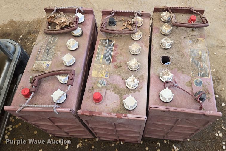 image for item EN8925 Chariot  IScrub  floor scrubber 