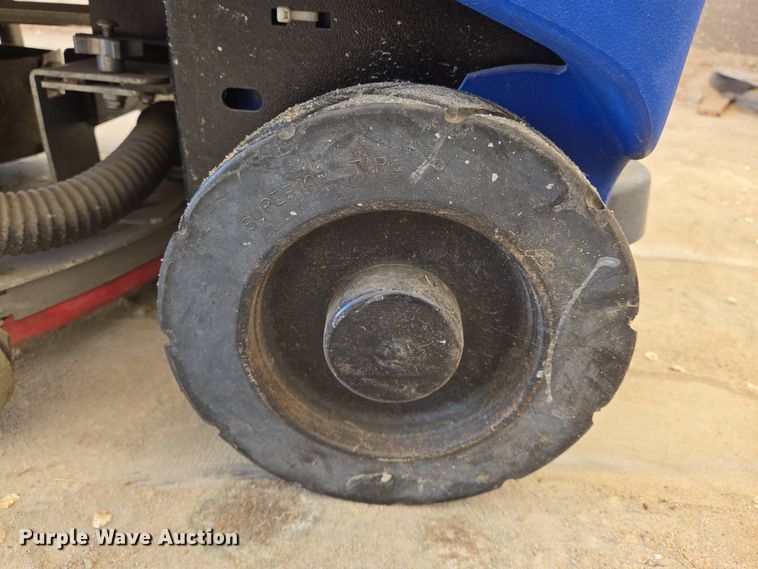 image for item EN8925 Chariot  IScrub  floor scrubber 