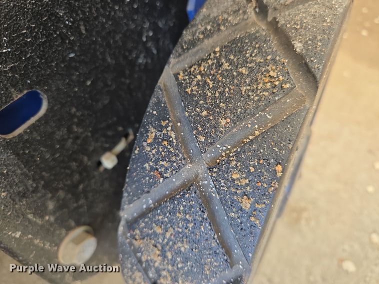 image for item EN8925 Chariot  IScrub  floor scrubber 