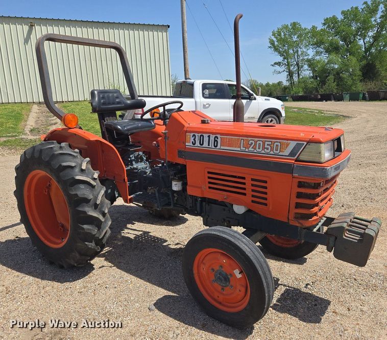 image for item EN8926 Kubota L2050 tractor