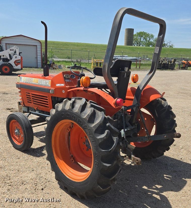 image for item EN8926 Kubota L2050 tractor