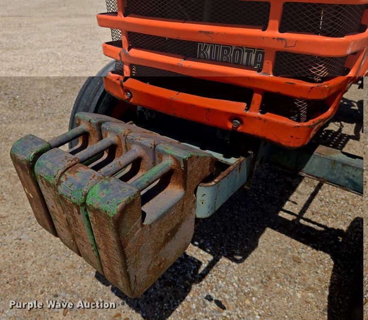 image for item EN8926 Kubota L2050 tractor