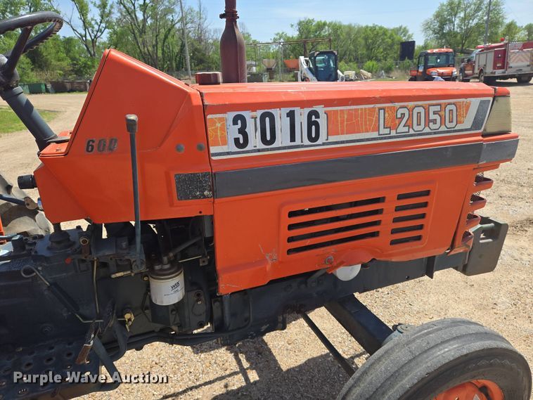 image for item EN8926 Kubota L2050 tractor