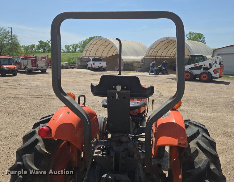 image for item EN8926 Kubota L2050 tractor