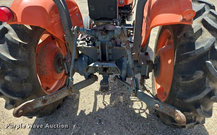 image for item EN8926 Kubota L2050 tractor