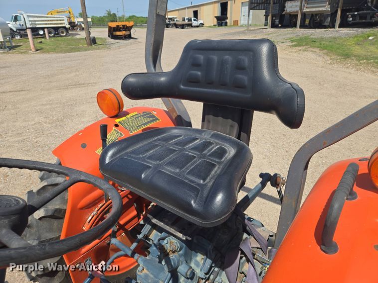 image for item EN8926 Kubota L2050 tractor