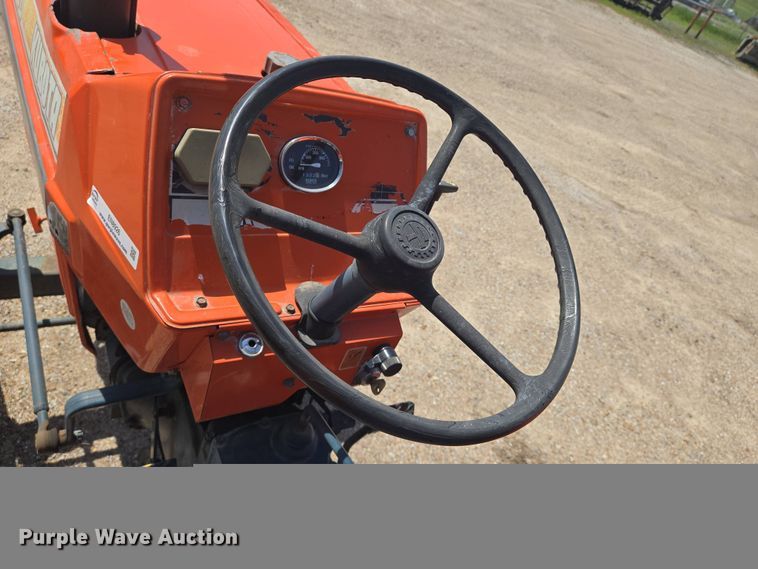 image for item EN8926 Kubota L2050 tractor