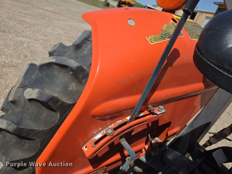 image for item EN8926 Kubota L2050 tractor