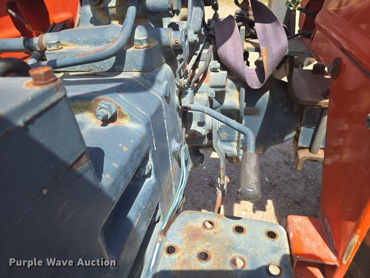 image for item EN8926 Kubota L2050 tractor