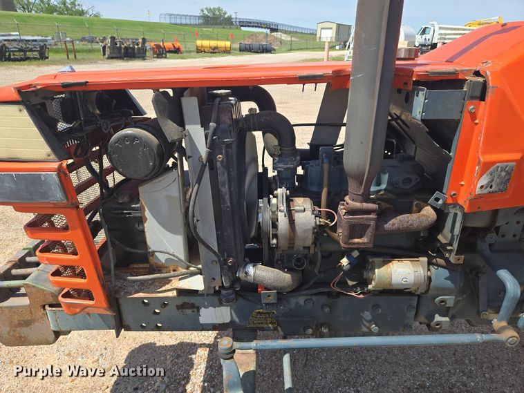 image for item EN8926 Kubota L2050 tractor