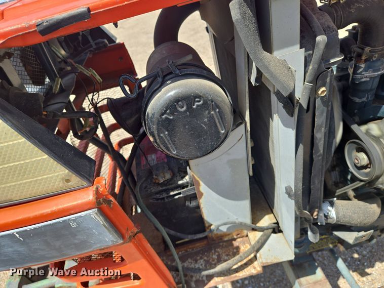 image for item EN8926 Kubota L2050 tractor