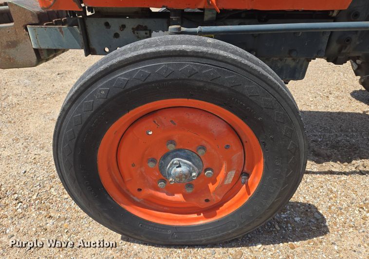 image for item EN8926 Kubota L2050 tractor