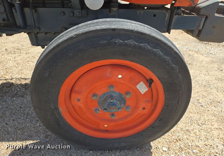image for item EN8926 Kubota L2050 tractor