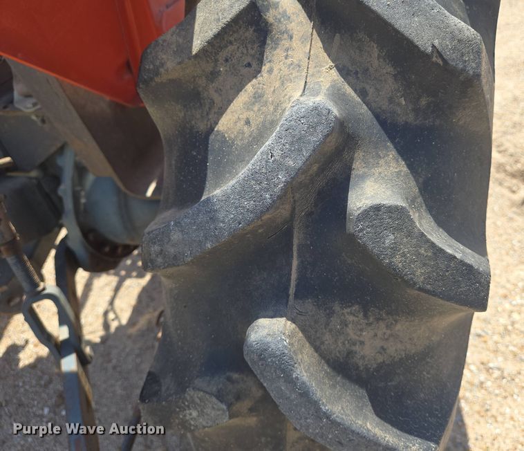 image for item EN8926 Kubota L2050 tractor