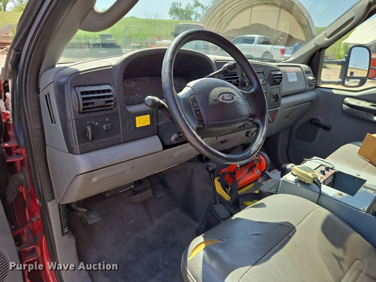 image for item EN8928 2005 Ford F550 Super Duty XL rescue pumper fire truck