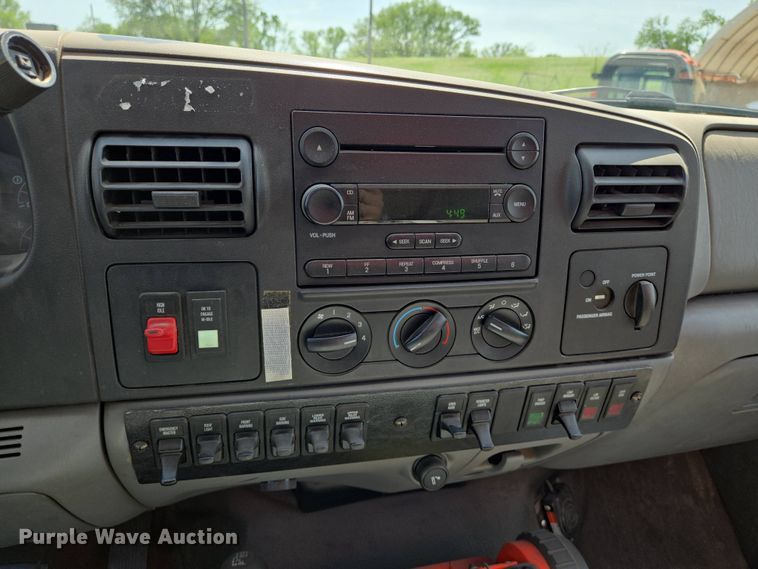 image for item EN8928 2005 Ford F550 Super Duty XL rescue pumper fire truck