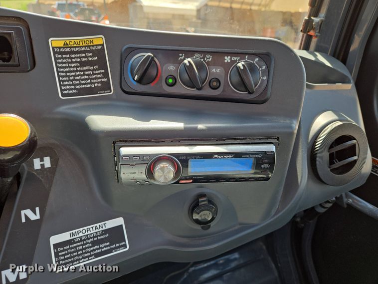 image for item EN8929 2011 Kubota RTV1100 utility vehicle