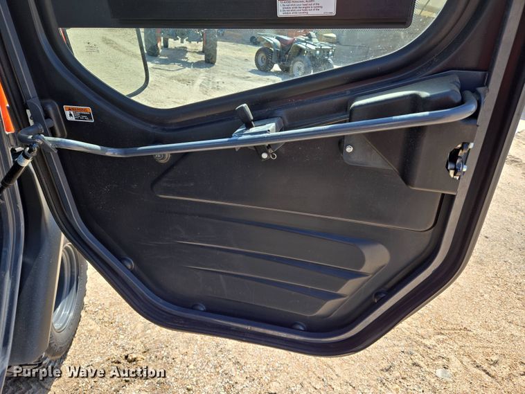 image for item EN8929 2011 Kubota RTV1100 utility vehicle