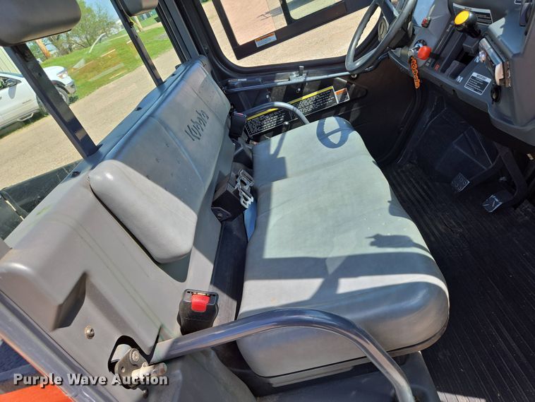 image for item EN8929 2011 Kubota RTV1100 utility vehicle