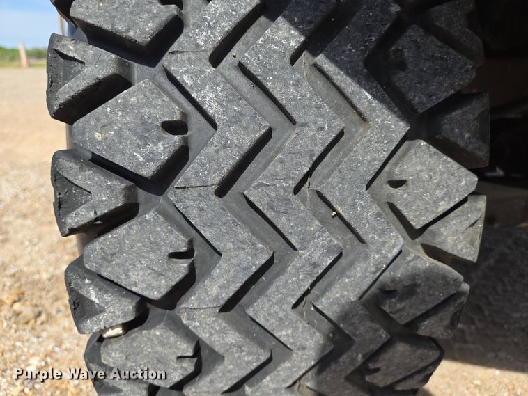 image for item EN8929 2011 Kubota RTV1100 utility vehicle