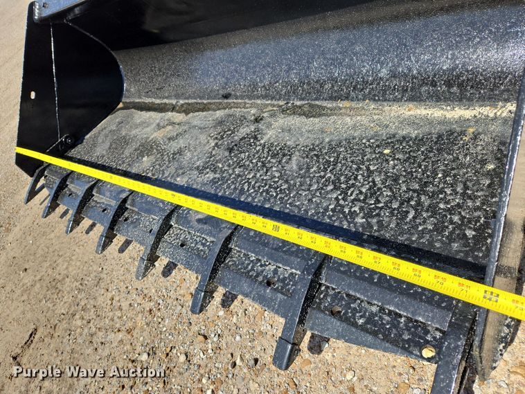 image for item EN8930 2012 Bobcat S750 skid steer loader