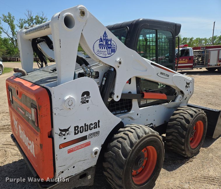 image for item EN8930 2012 Bobcat S750 skid steer loader